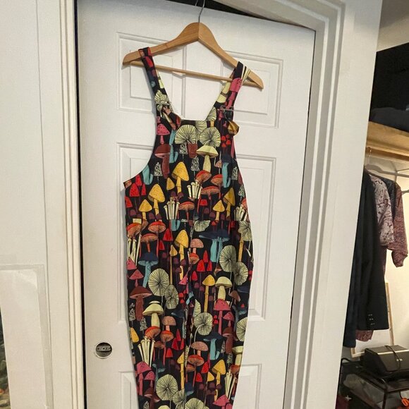 M Sized Black Mushrooms Overalls Jumpsuit cozy, Boho Unworn Psychadelic & Fun - Picture 7 of 9